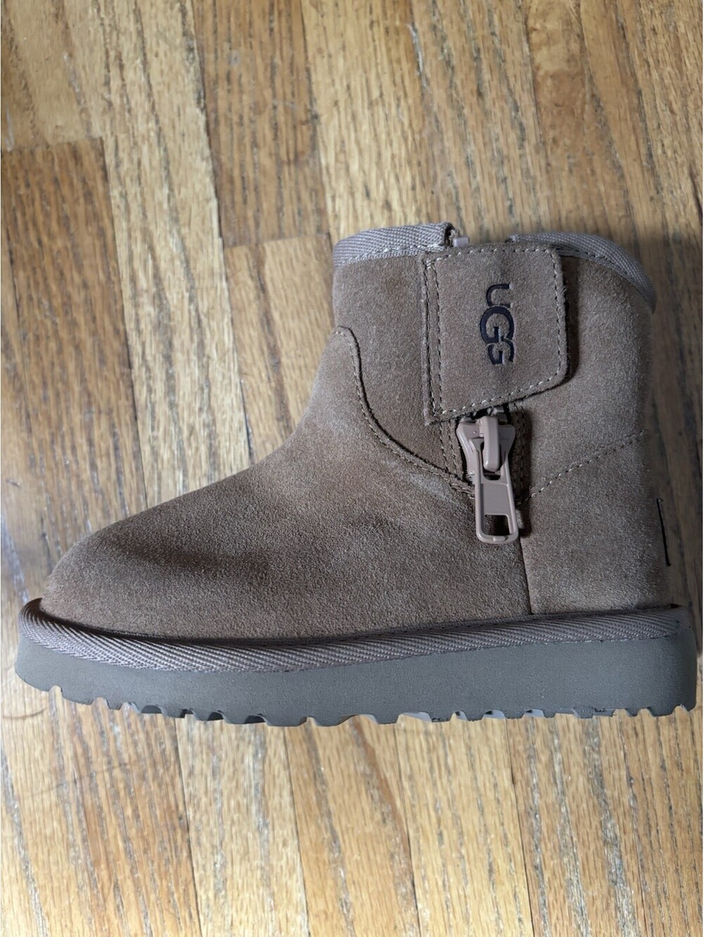 UGG kids size 9 new - - Picture 2 of 5